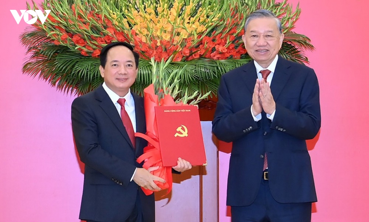 Chân dung Trưởng Ban Tuyên giáo và Dân vận Trung ương Trịnh Văn Quyết